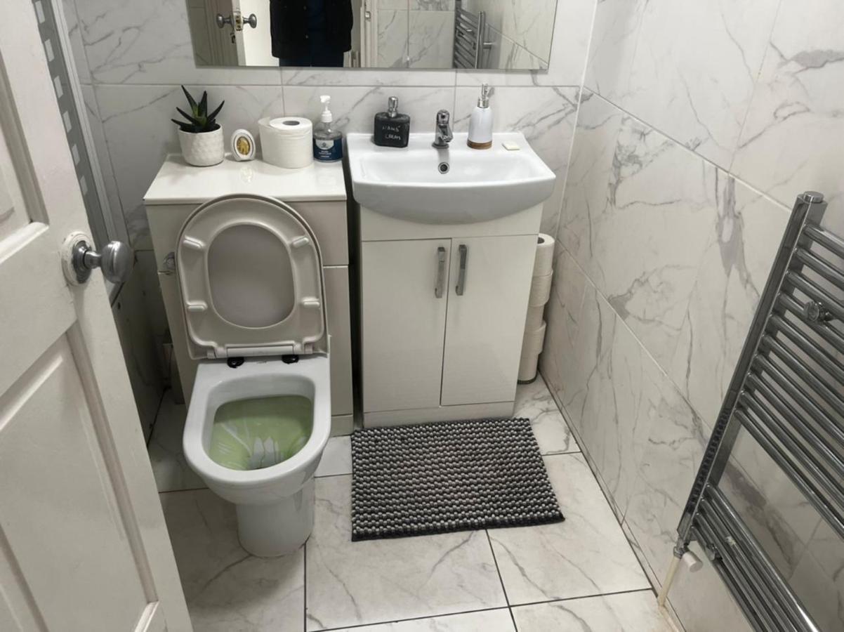 Cosy 2-bedroom Flat In Finsbury Park, Modern, Convenient & Close To London! Appartement Londen
