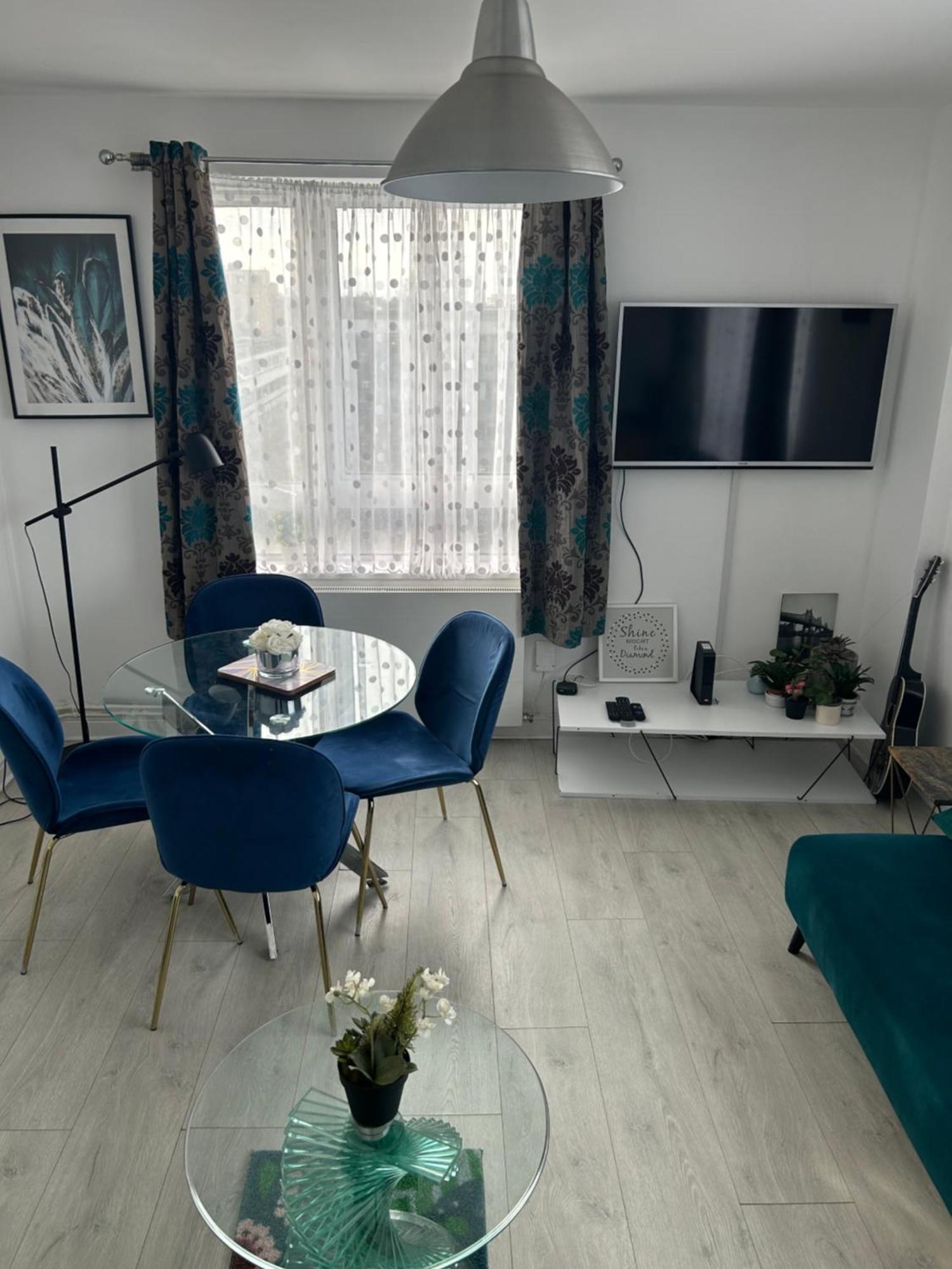 Cosy 2-bedroom Flat In Finsbury Park, Modern, Convenient & Close To London! Appartement Londen